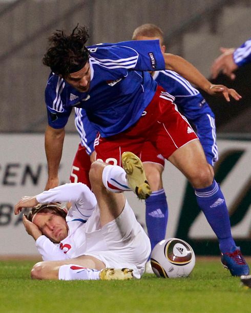 A hned v úvodu byli dvakrát blízko gólu. Jeden z pokusů dokonce rozezvonil tyč. | Foto: Reuters