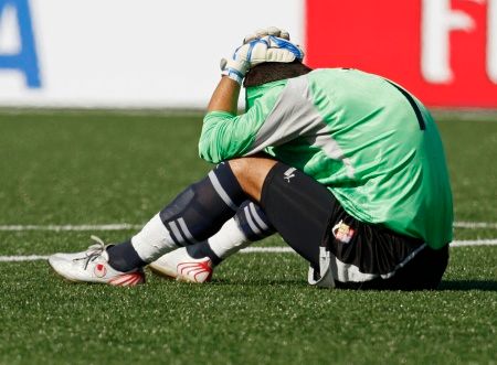 Smutný brankář Petr po prohře ve finále MS fotbalistů do dvaceti let s Argentinou. | Foto: Reuters