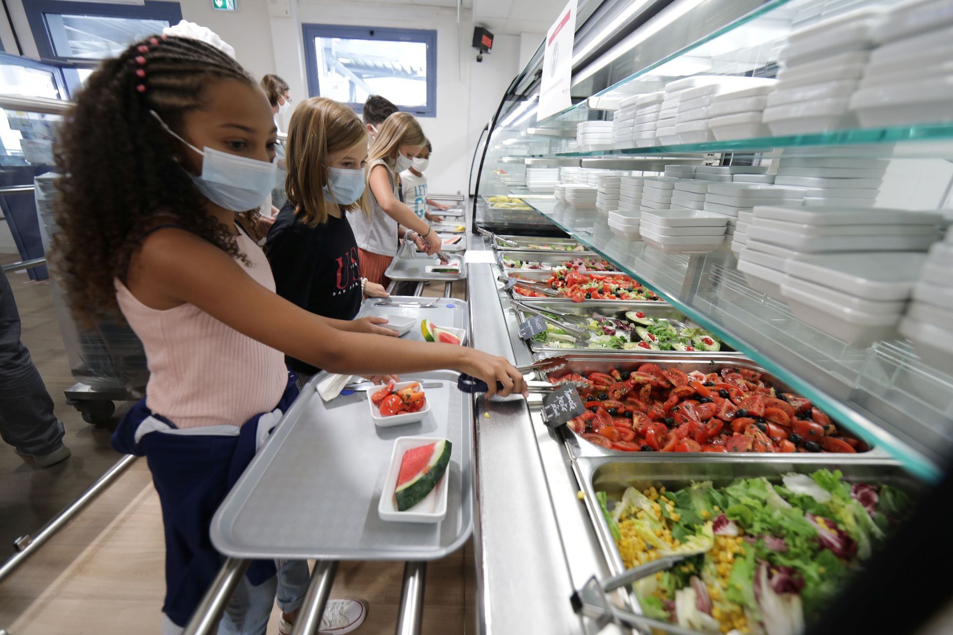 Z volebního taháku je noční můra. Obědy zdarma v Indonésii otrávily 15 tisíc dětí