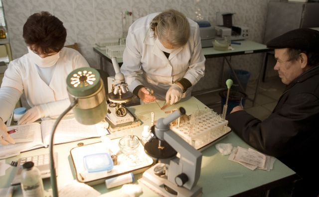 Laborantky v nemocnici v Kyjevě. | Foto: Reuters