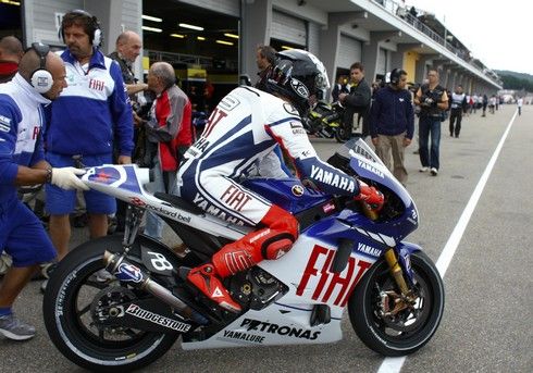 Jorge Lorenzo vyjíždí na trať | Foto: Sport