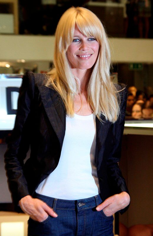 Modelka Claudia Schiffer, na milánském týdnu módy | Foto: Reuters