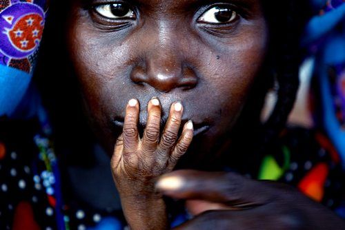 World Press Photo - hlavní vítěz. Autor: Finbarr O'Reilly. Matka s dítětem v záchranné stanici pro podvýživu. | Foto: Aktuálně.cz