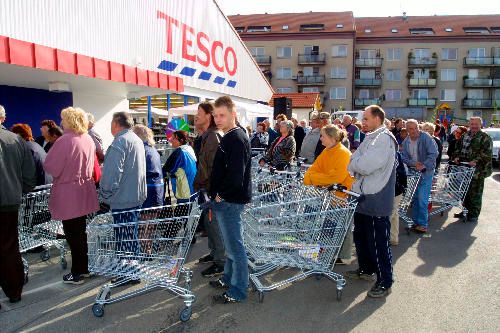 Obchodní řetězce před propuknutím vánočních nákupů horečně otevírají nové velkoprodejny. | Foto: Aktuálně.cz