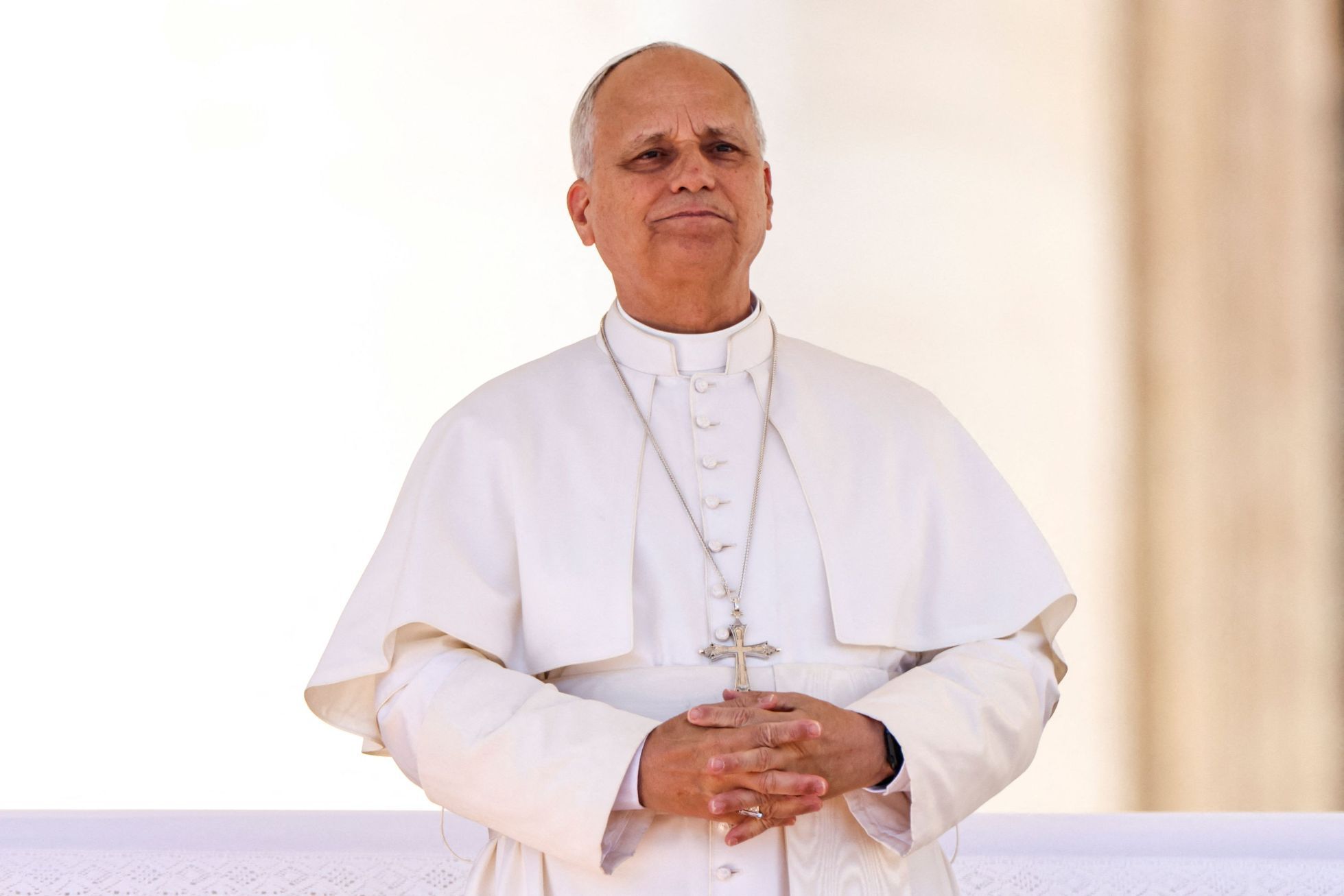 Mladík močil na oltář v bazilice svatého Petra, papeže jeho chování šokovalo