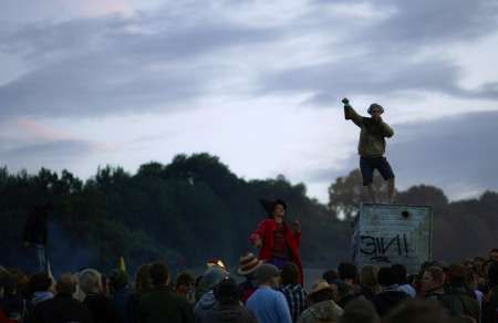 Festival v Glastonbury zaskočil déšť | Foto: Reuters