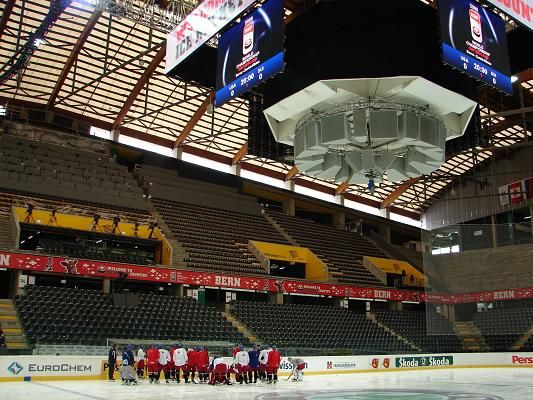 Hala v Bernu a trénink českých hokejistů | Foto: Aktuálně.cz