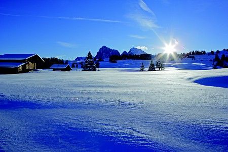 Zimní krajina v Dolomitech, pohled na vrcholy Langkofel | Foto: Frieder Blickle