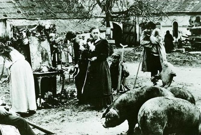 Archa bláznů 
 Film režiséra Ivana Baladi z roku 1970 byl natočen podle povídky A. P. Čechova Pavilon č. 6. Snímek vypráví o zhroucení lékaře, který skončí na psychiatrii vlastní nemocnice. Film byl dokončen až po revoluci kvůli zjevné paralele mezi chudým ruským venkovem a okupovaným Československem. | Foto: Filmové studio Barrandov