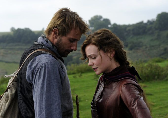 Daleko od hlučícího davu (Far From the Madding Crowd) (režie Thomas Vinterberg. Režisér Thomas Vinterberg na sebe upozornil Rodinnou oslavou v roce 1998 a své klavity potvrdil loni velmi výrazným snímkem Hon. Nyní se rozhodl pro adaptaci slavného románu Thomase Hardyho Daleko od hlučícího davu, který na plátno převedli už John Schlesinger v roce 1967 a Nicholas Renton o jedenatřicet let později. V hlavní roli by se měla objevit Carey Mulligan jako žena, která zdědí velkou farmu a romanticky se zaplete hned se třemi muži (Michael Sheen, Tom Sturridge a Matthias Schoenaerts). U Vinterberga ovšem nelze předpokládat velké romantické drama, jaké natočil Schlesinger. | Foto: Aktuálně.cz