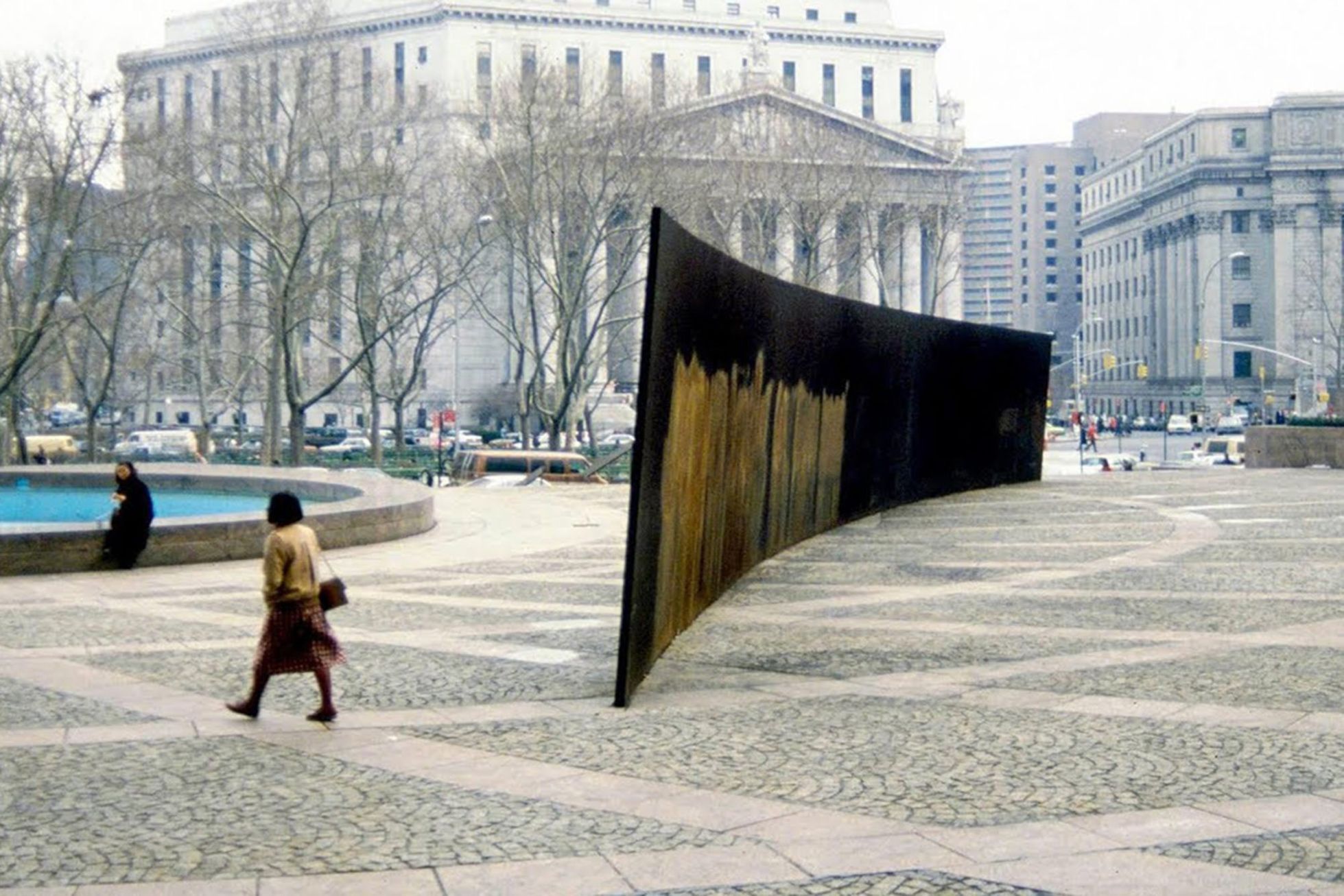 Il a créé l’œuvre la plus détestée de New York.  Son mur d’acier a été retiré par la mairie