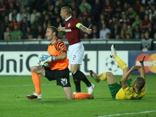 Mela před brankou Jaromíra Blažka. | Foto: Jakub Šafránek