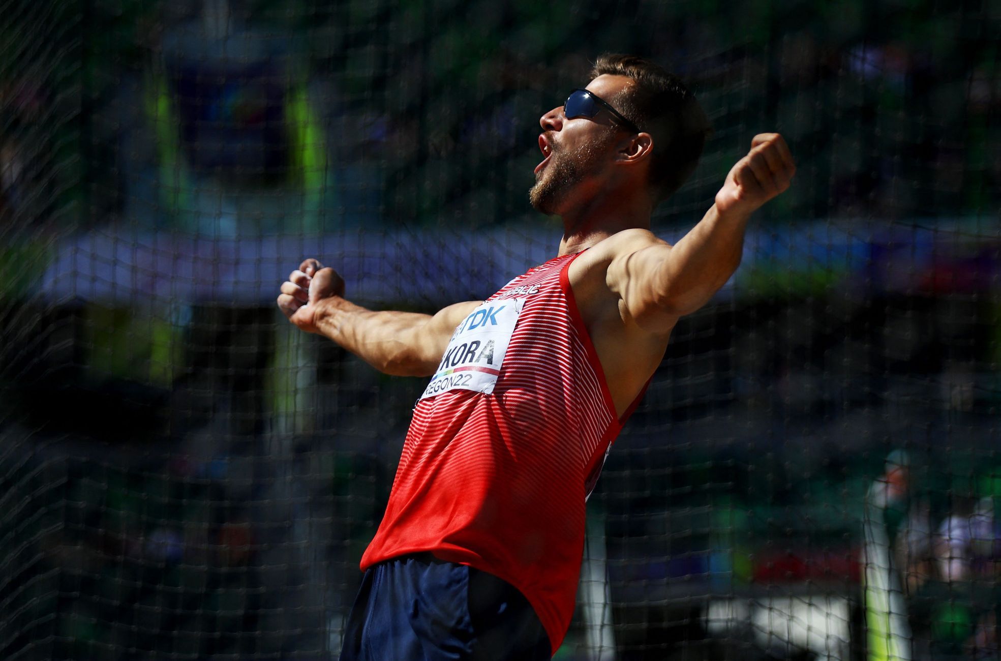 The Sýkora decathlete moved into the top ten at the World Championships with a great discus, but was injured in the pole