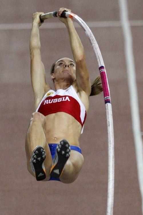 Ruská tyčkařka Jelena Isinbajevová na atletickém mistrovství světa v japonské Ósace. | Foto: Reuters