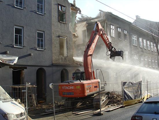 Nulovému hotelu musely ustoupit starší domy. | Foto: Michaela Reitterer