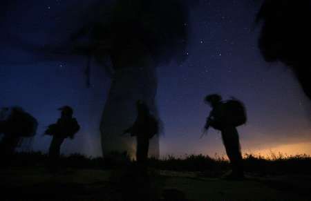 Výsadek za libanonskou hranicí. | Foto: Reuters