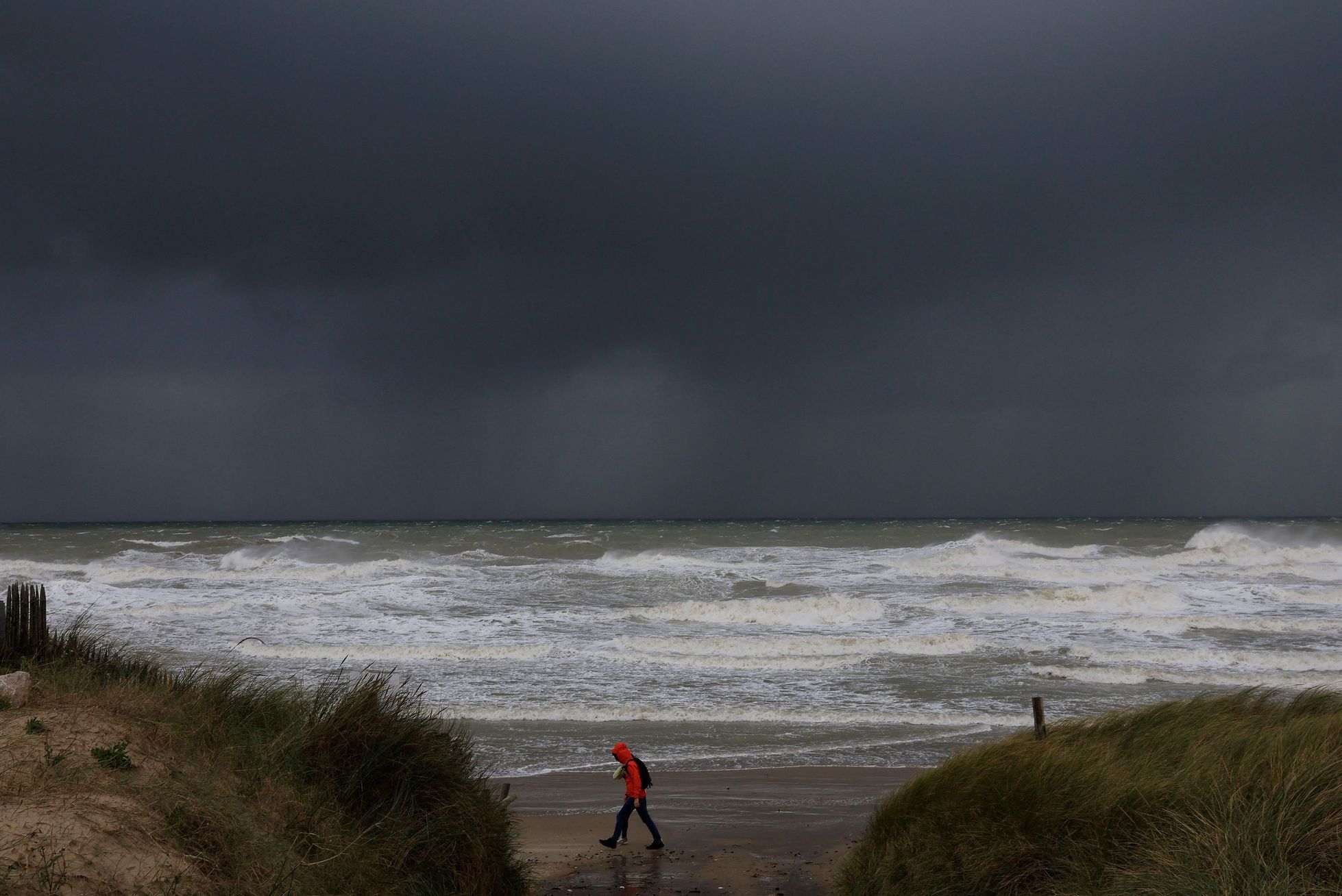 La tempête Ciarán a frappé l’Angleterre et la France.  Le vent avait une vitesse de 207 kilomètres par heure