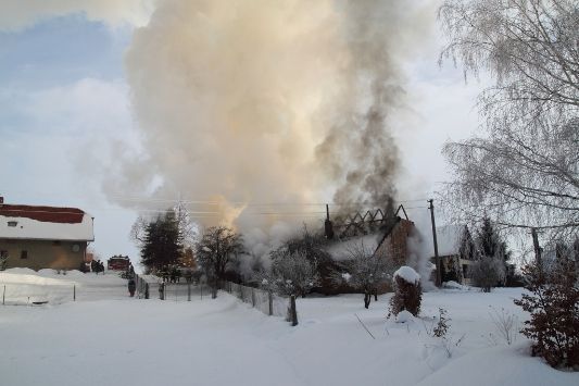 Požár byl hasičům nahlášen ve čtvrtek před devátou hodinou ranní. | Foto: HZS Královehradeckého kraje