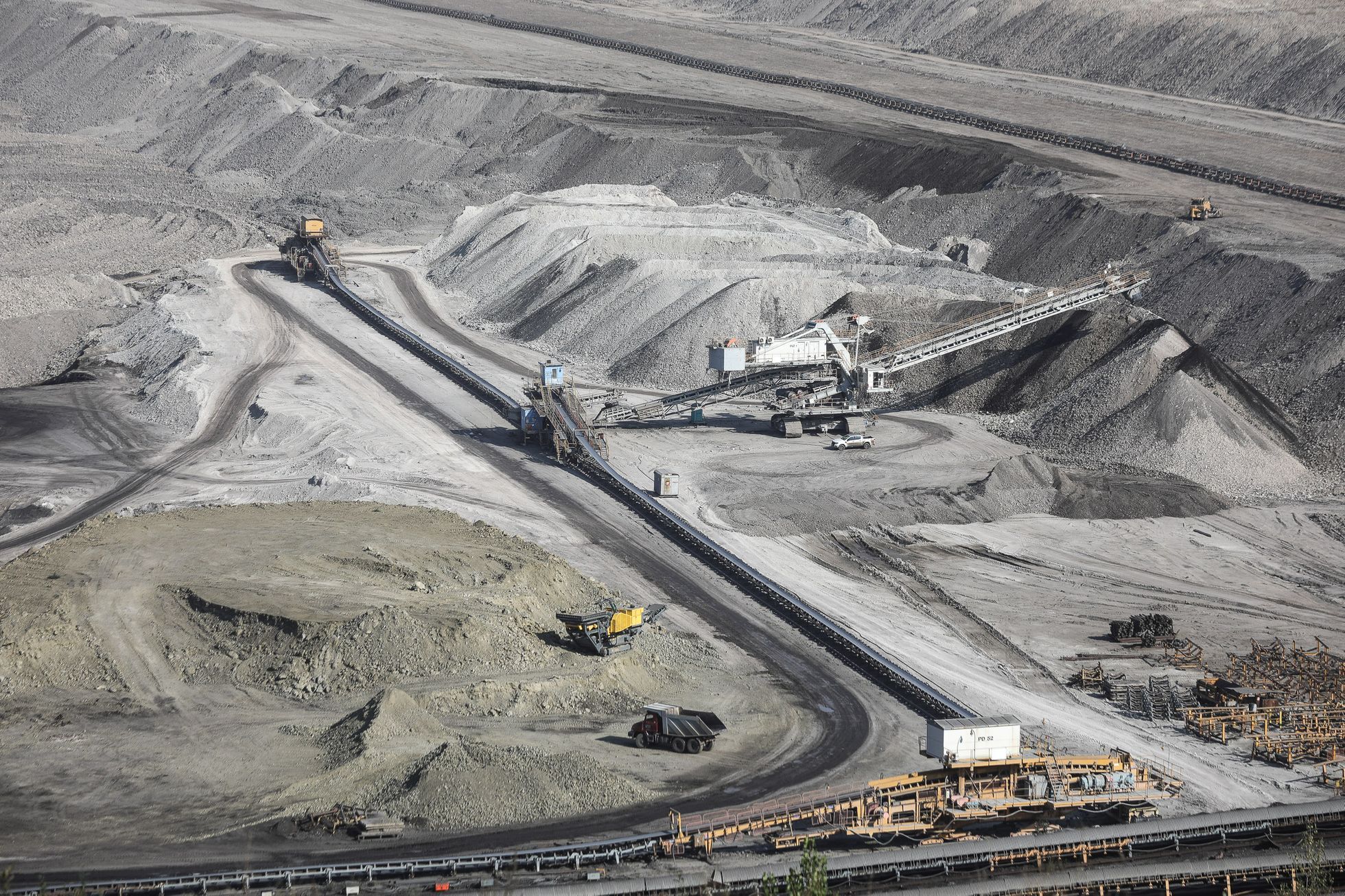 Nejnižší místo Česka se stále prohlubuje. Jak se těží na dole Bílina ...