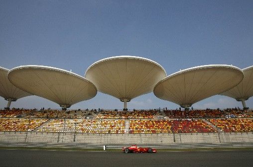 Kimi Räikkönen s Ferrari při tréninku na Velkou cenu Číny v Šanghaji. | Foto: Reuters