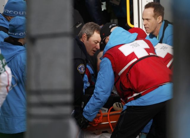 Lékařská pomoc byla marná, závodníkovo tělo narazilo do pilíře v rychlosti 140 km/h | Foto: Reuters