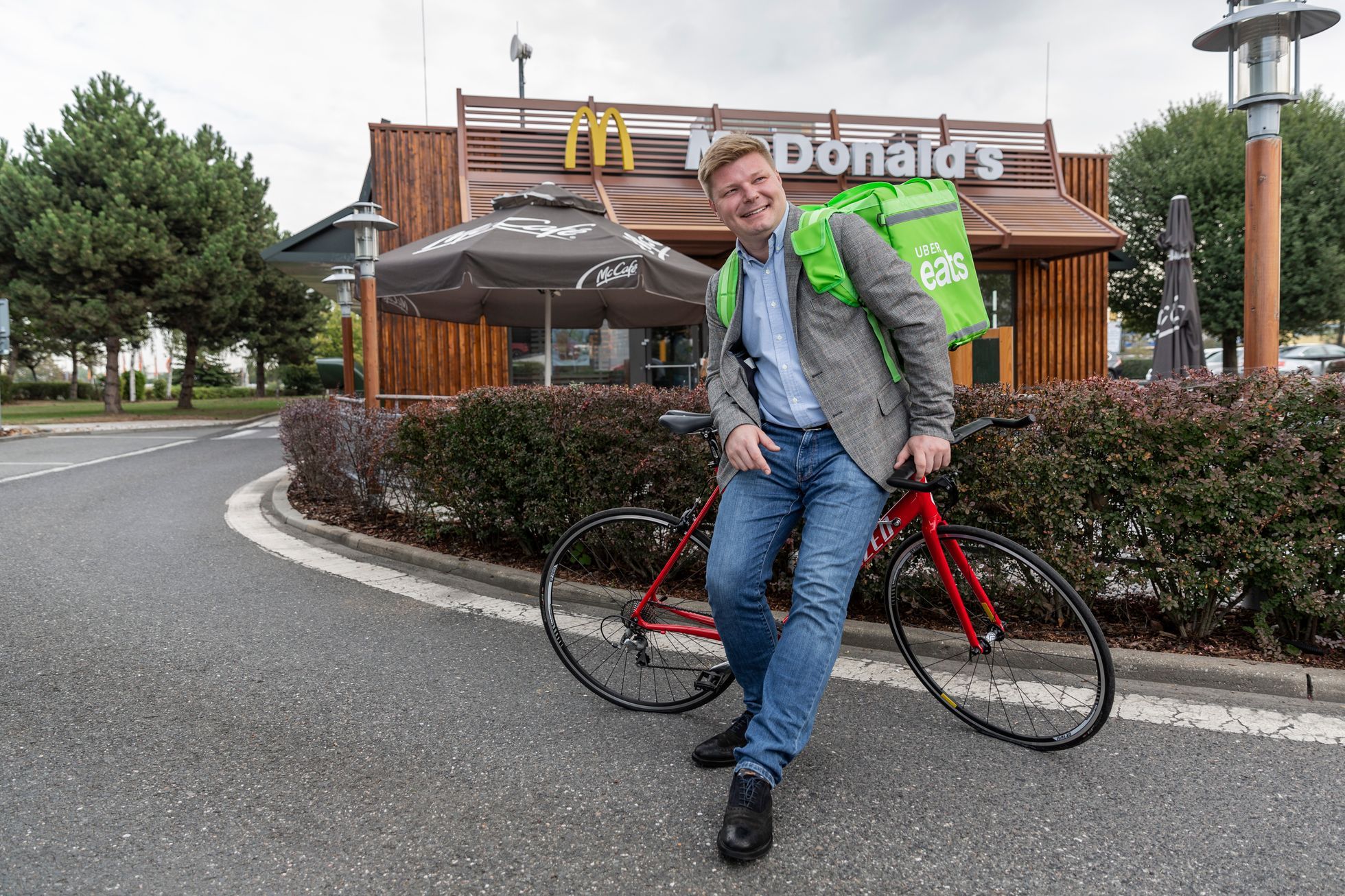 Mcdonald S Zacne Dorucovat Jidlo Uz I V Cesku Rozvoz Zajisti Uber Aktualne Cz