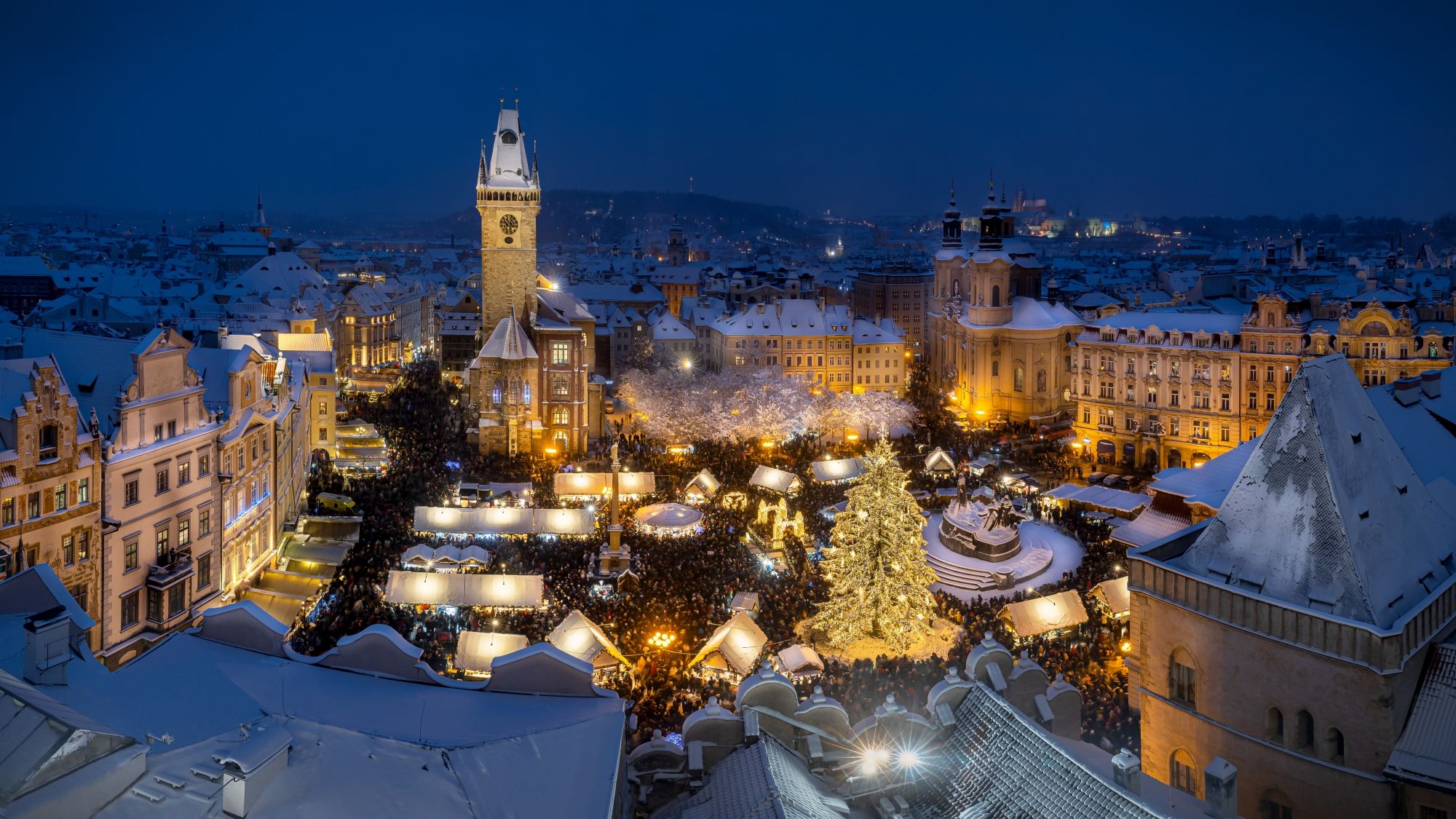 Dreamy Prague under the snow and its quiet beauty.  Photos of the year by Radoslav Vnenčák