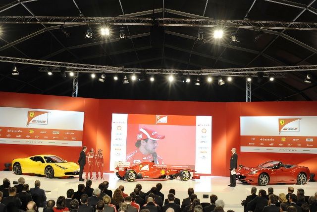 Honosné představení čekalo i nové Ferrari. | Foto: Ferrari