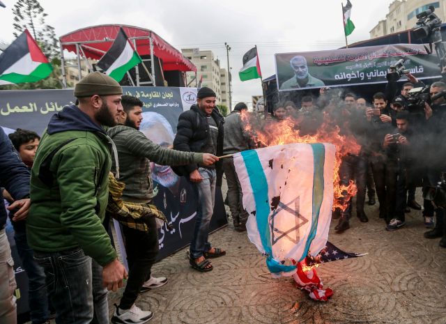 ...a izraelské. | Foto: ČTK/DPA/Mohammed Talatene