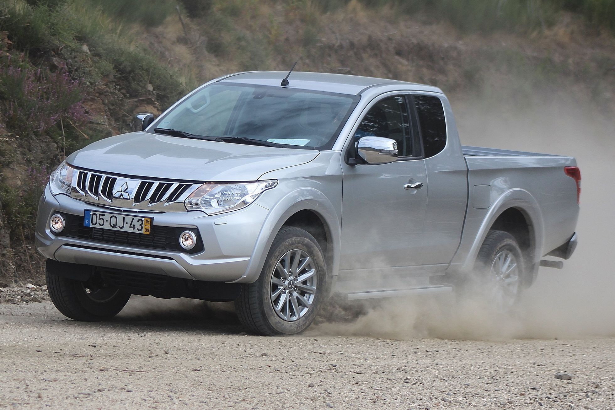 Mitsubishi l200 drom