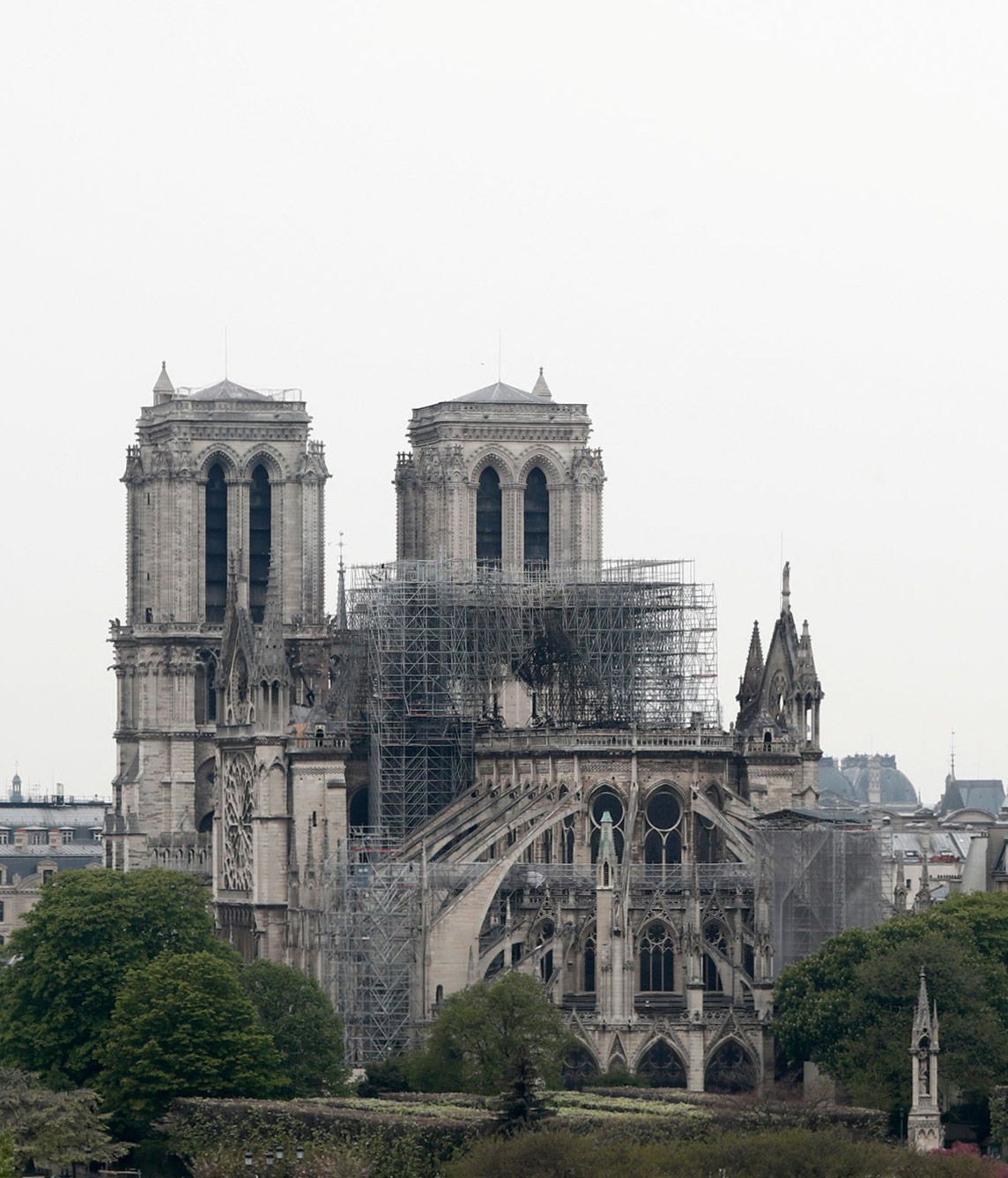 La cathédrale Notre-Dame est presque sauvée, rapporte la France.  Les coffres restent un risque