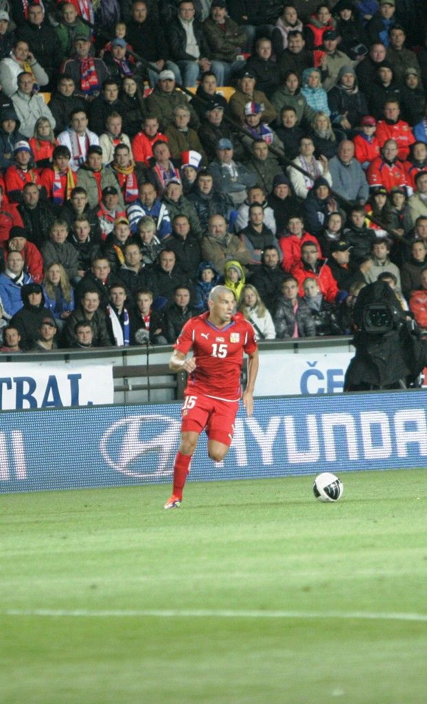 Milan Baroš v akci. Bílkova "útočníka číslo jedna" fanoušci při střídání vypískali. | Foto: Jakub Šafránek