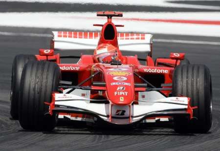 Michael Schumacher s Ferrari na trati Velké ceny Německa. | Foto: Reuters