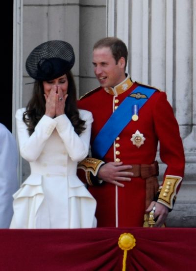 William zřejmě poznamenal něco vtipného. | Foto: Reuters