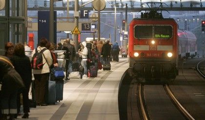 Třeba nás vlak zrovna přijede... | Foto: Reuters