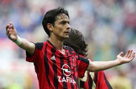 Filippo Inzaghi z AC Milán slaví svůj druhý gól v síti Livorna. | Foto: Reuters