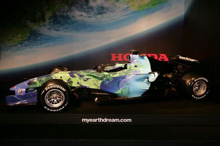 Monopost F1 Honda se zeměkoulí místo reklamy. | Foto: Honda