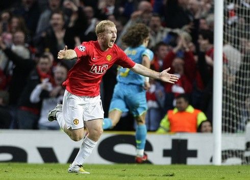 Čtrnáctá minuta utkání pak přinesla úvodní branku. Po krásné střele se mohl radovat Paul Scholes. | Foto: Reuters