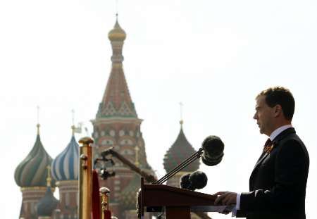 Oslavy vítězství ve Velké vlastenecké válce odstartoval projev prezidenta ruské federace Dmitrije Medveděva. | Foto: Reuters