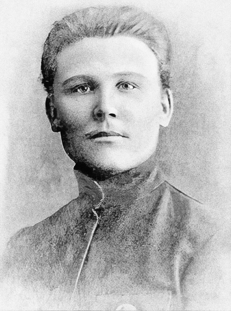 Ivan Stěpanovič Koněv se narodil na sklonku 19. století v Lodejně, malé vesnici v Kirovské oblasti na severovýchodě evropské části dnešního Ruska. V 15 letech začal pracovat jako lesník a dřevorubec.