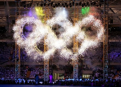 Sršící olympijské kruhy. | Foto: Reuters