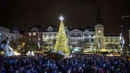 I na Masarykově náměstí v Ostravě se při příležitosti zahájení Vánoc sešly tisíce lidí.