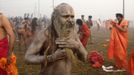 A Sadhu or a Hindu holy man applies ashes on his body after taking a dip during the first 'Shahi Snan' (grand bath) at the ongoing "Kumbh Mela", or Pitcher Festival, in the northern Indian city of Allahabad January 14, 2013. Upwards of a million elated Hindu holy men and pilgrims took a bracing plunge in India's sacred Ganges river to wash away lifetimes of sins on Monday, in a raucous start to an ever-growing religious gathering that is already the world's largest. REUTERS/Jitendra Prakash (INDIA - Tags: RELIGION SOCIETY) Published: Led. 14, 2013, 12:11 odp.