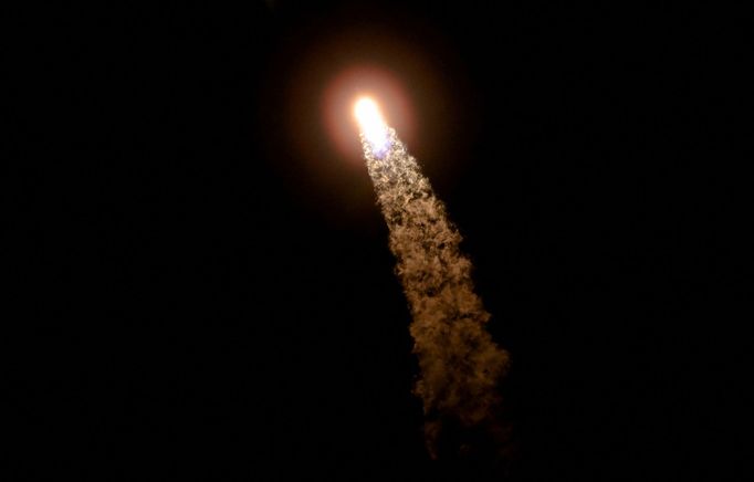 Start vesmírné rakety SpaceX Falcon 9  se čtyřčlennou posádkou pro Mezinárodní vesmírnou stanici (ISS). Mys Canaveral, Florida, USA. 27. 4. 2022.