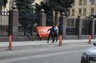 Ruští nacionalisté napadli české velvyslanectví v Moskvě kvůli soše Koněva