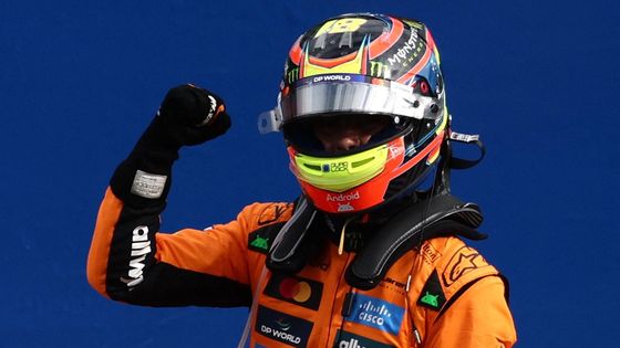 Oscar Piastri z McLarenu slaví triumf ve VC Nizozemska F1 2025