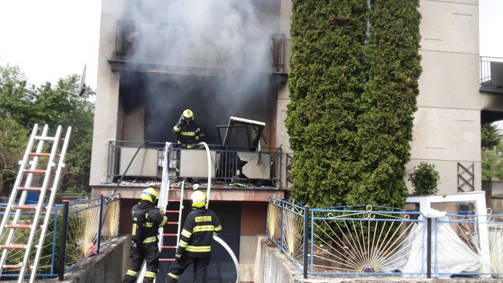 Senior v Lipníku zapálil dům, jeho vnuka zachránili kominíci. Hrozí mu dvacet let; Zdroj foto: HZS Olomouckého kraje