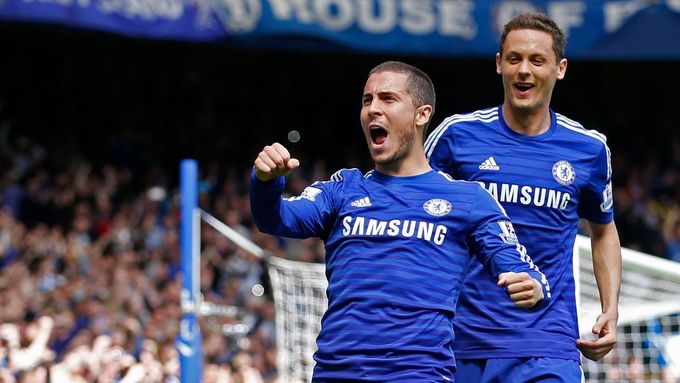 Eden Hazard slaví branku, která Chelsea zajistila titul