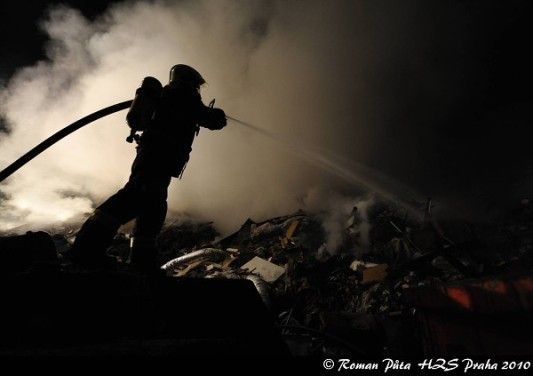 Požár skládky v Libni