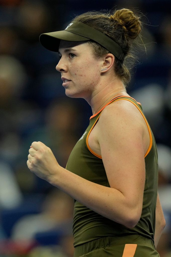 Linda Nosková ve finále turnaje v Pekingu s Amandou Anisimovovou.